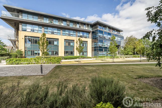 2 bed property, in Blu Bracknell, £135,000