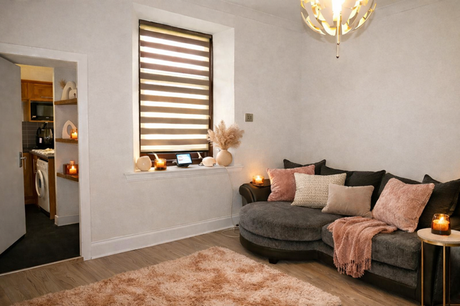 1 bed property, in Holburn Street, £75,000
