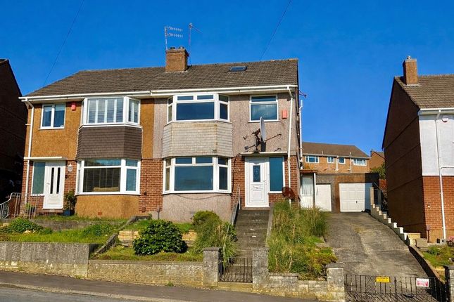 3 bed property, in Elm Crescent, £200,000