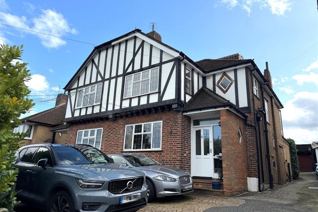 4 bed property, in Baldwins Lane, £810,000