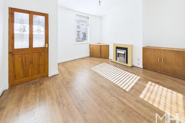 2 bed property, in Garstang Road South, £115,000