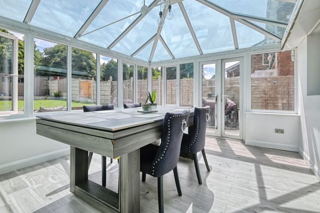3 bed property, in Cottage Farm Road, £290,000