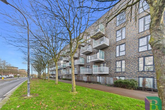 1 bed property, in Lattice Court, £160,000