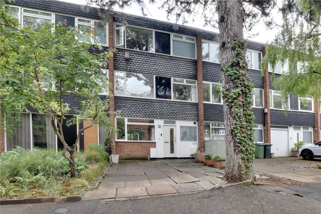 3 bed property, in Tristan Square, £900,000