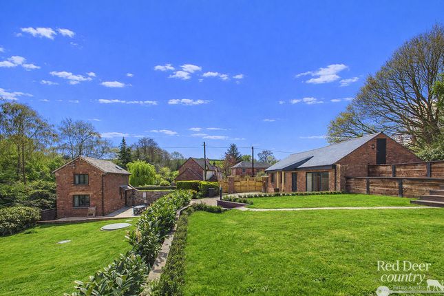 4 bed property, in Yarde, £695,000