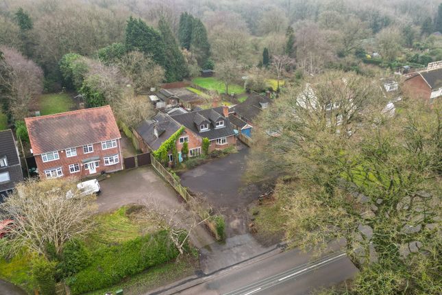 6 bed property, in Cromwell Lane, £725,000