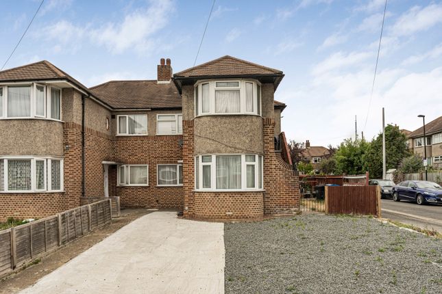 2 bed property, in Holmesdale Road, £325,000