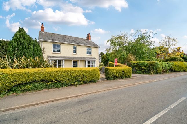 3 bed property, in High Street, £500,000