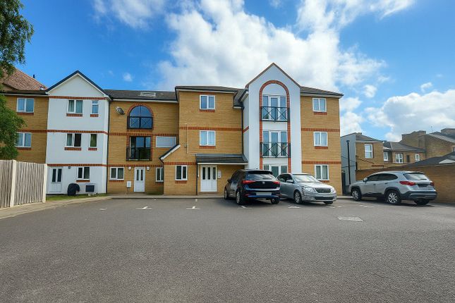 2 bed property, in Vine Place, £220,000