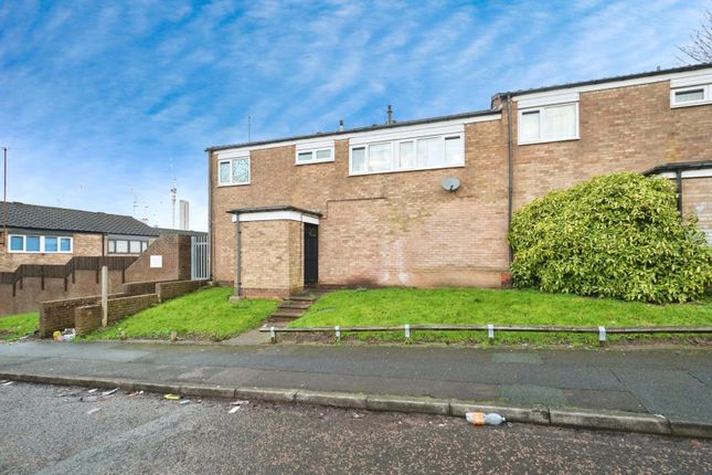 1 bed property, in Sandfields Avenue, £80,000