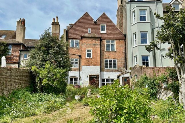 6 bed property, in High Street, £695,950