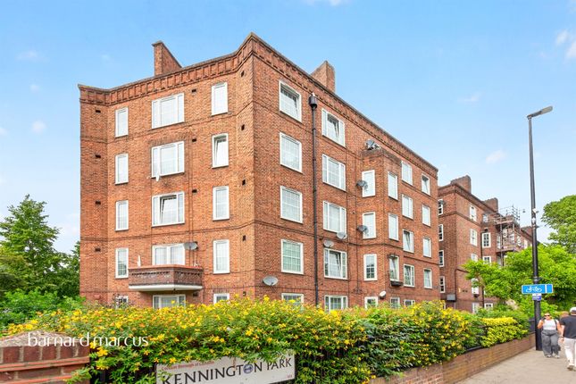 3 bed property, in Kennington Oval, £425,000