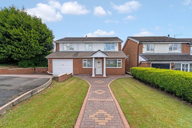 4 bed property, in Burlington Close, £525,000
