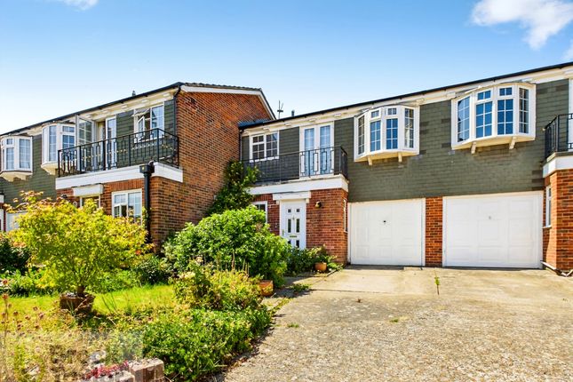 3 bed property, in Linden Grove, £475,000