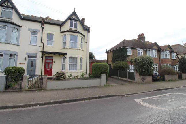 5 bed property, in Spenser Road, £475,000