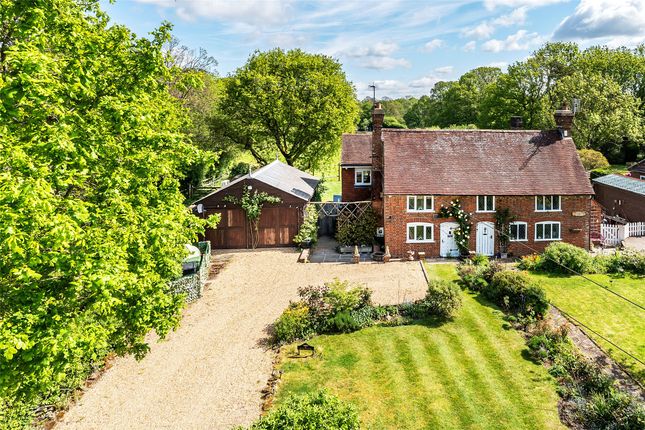 2 bed property, in Paynes Green Cottages, £725,000