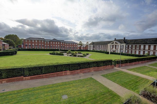 2 bed property, in Lowbridge Walk, £120,000