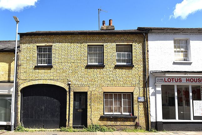 3 bed property, in Lee Court, £270,000