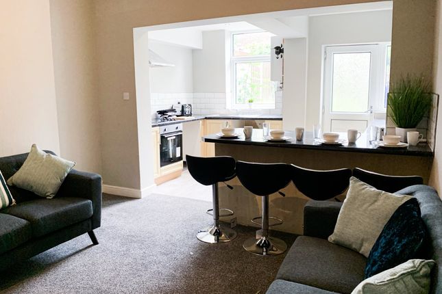 4 bed property, in 25 Mount Vernon Road S70, £160,000