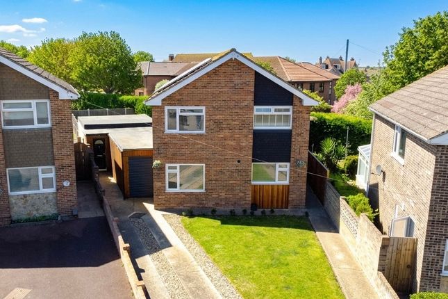 4 bed property, in Camellia Close, £500,000