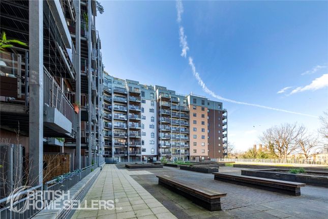 1 bed property, in Seren Park Gardens, £340,000