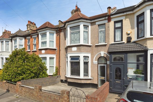 2 bed property, in Highbury Gardens, £450,000