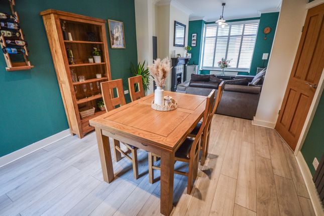 3 bed property, in Woodfield Road, £385,000