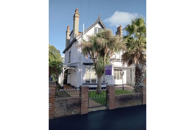 8 bed property, in Victoria Road, £625,000