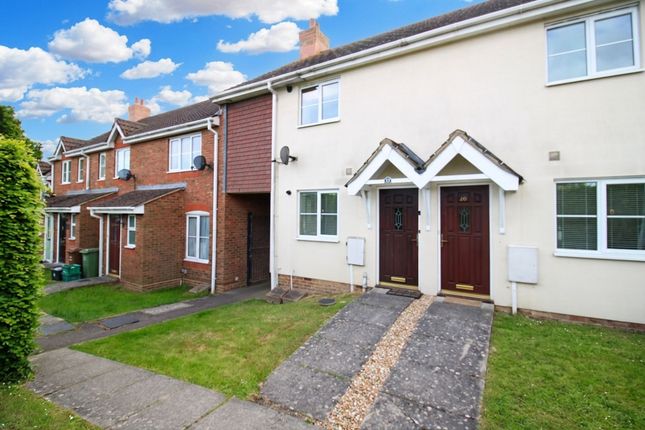 2 bed property, in Beaulieu Drive, £195,000