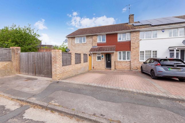 5 bed property, in Chatsworth Close, £675,000