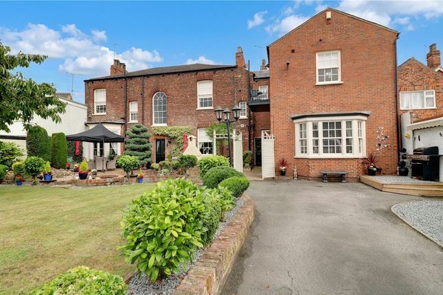 5 bed property, in Fleetgate, £519,000