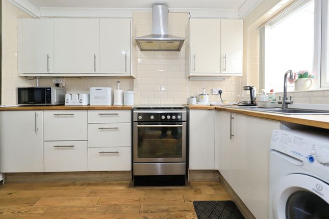 3 bed property, in Southall Crescent, £250,000