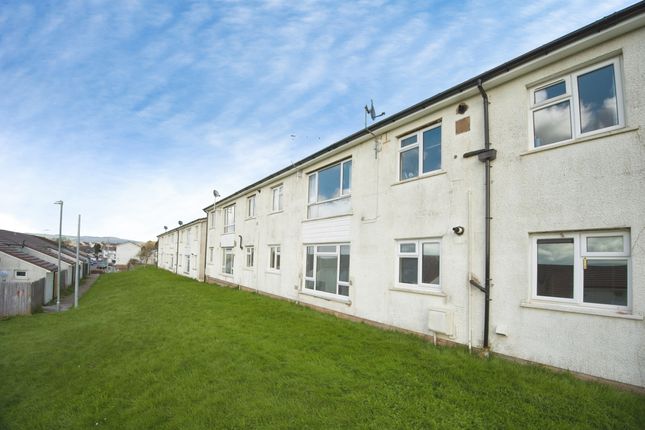 2 bed property, in Maes-Y-Felin, £54,000