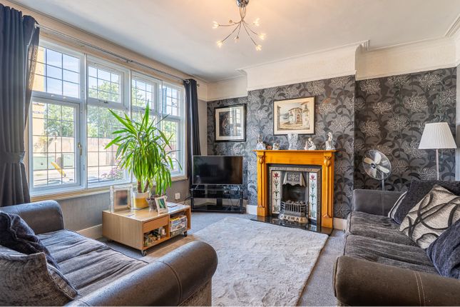 4 bed property, in London Road, £400,000