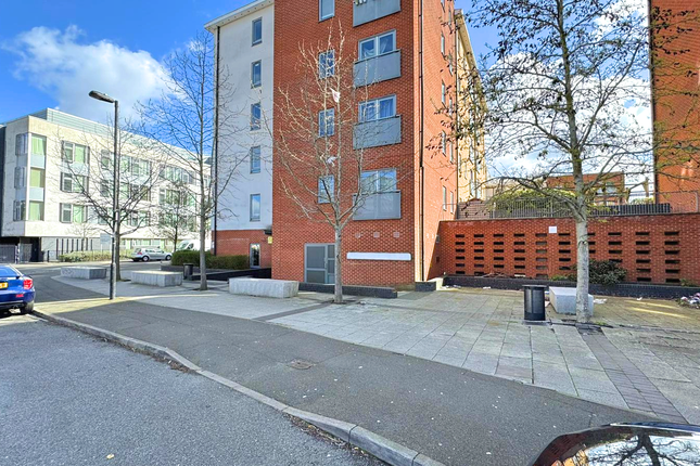 2 bed property, in Taywood Road, £265,000