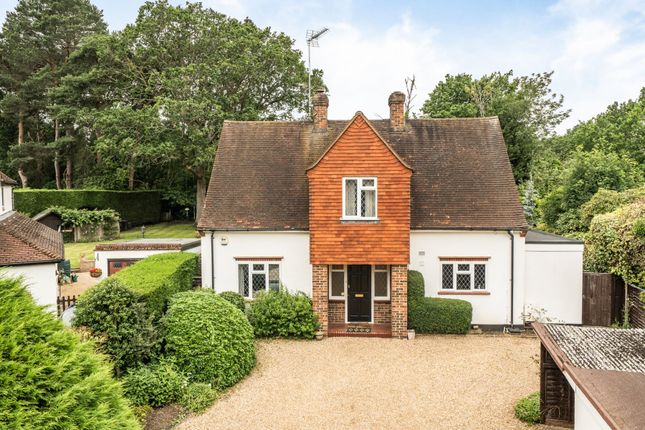 3 bed property, in West Byfleet, £825,000