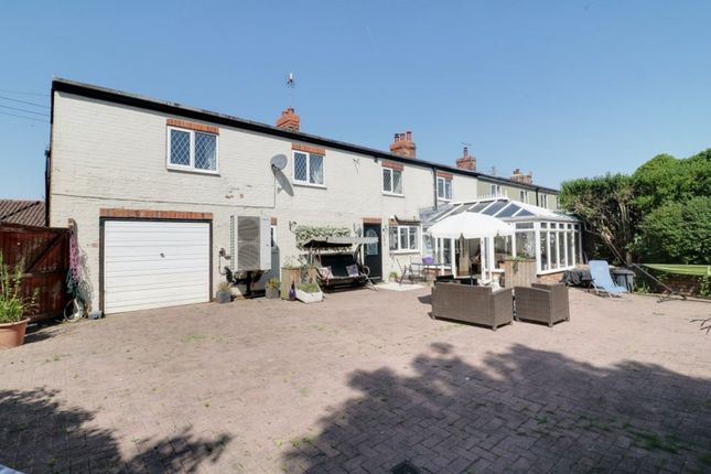4 bed property, in Main Street, £375,000