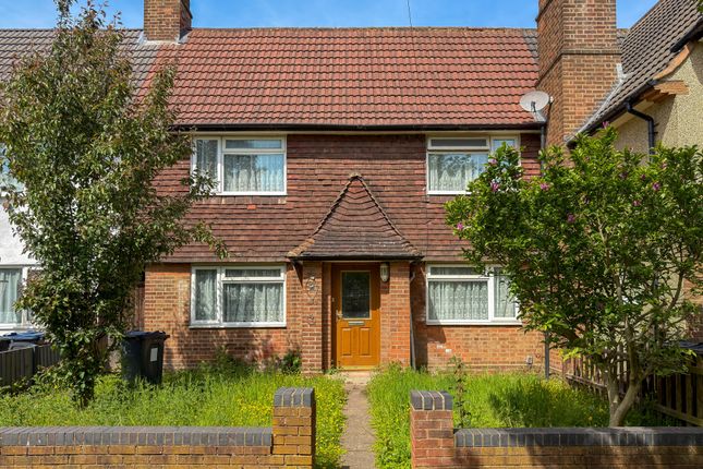 3 bed property, in Redstone Farm Road, £175,000