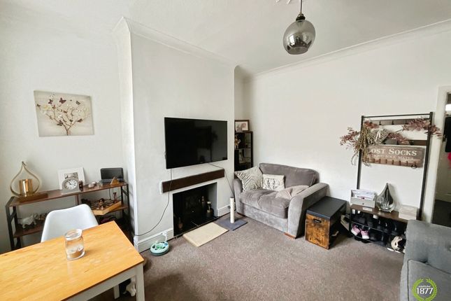 2 bed property, in Brockenhurst Street, £90,000