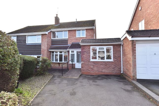 4 bed property, in Wordsley, £300,000