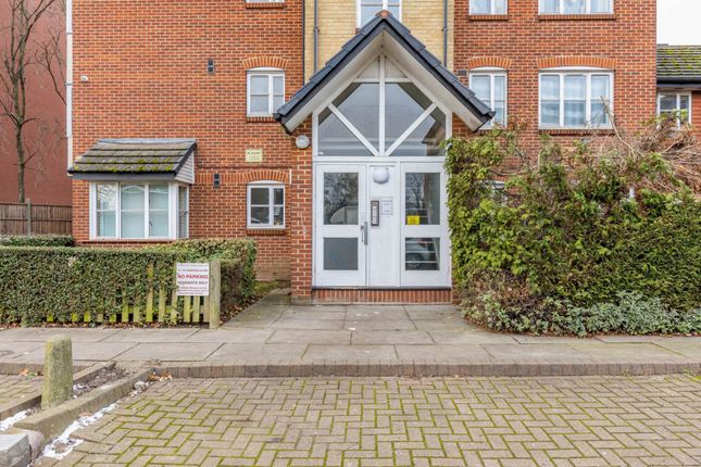 Studio, in Anderson Close, £200,000