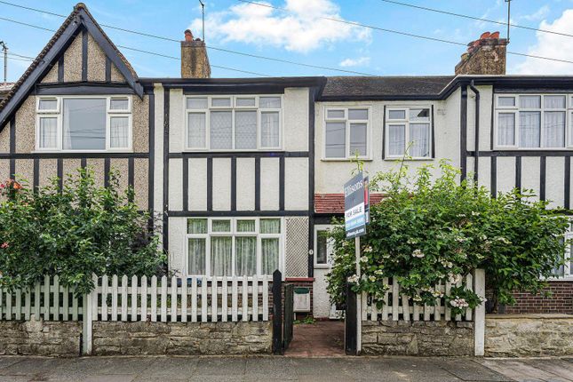 3 bed property, in Chase Side Avenue, £650,000
