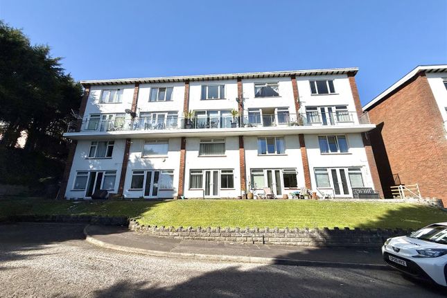 2 bed property, in Glan Yr Afon Court, £160,000