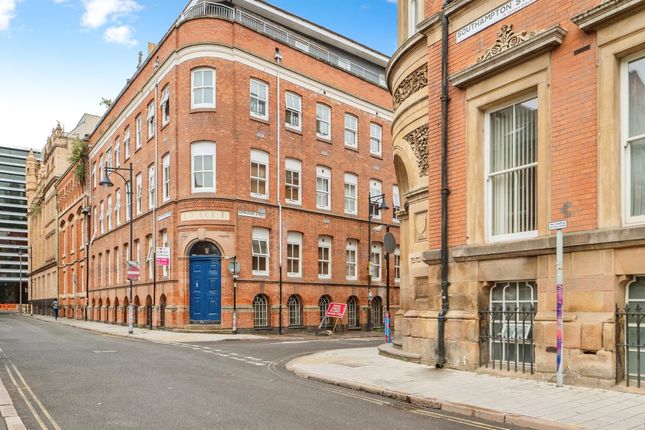 1 bed property, in Wimbledon Street, £90,000