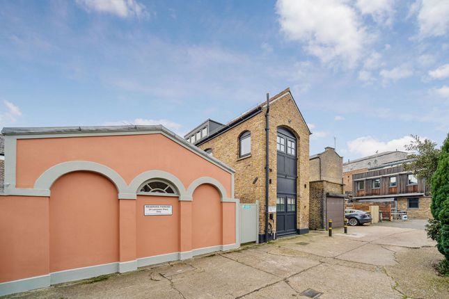 1 bed property, in Lancaster Place, £800,000