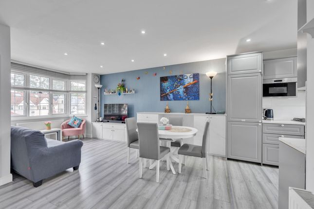 2 bed property, in Camrose Avenue, £400,000