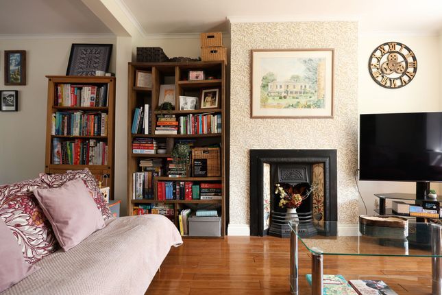3 bed property, in Muller Road, £400,000