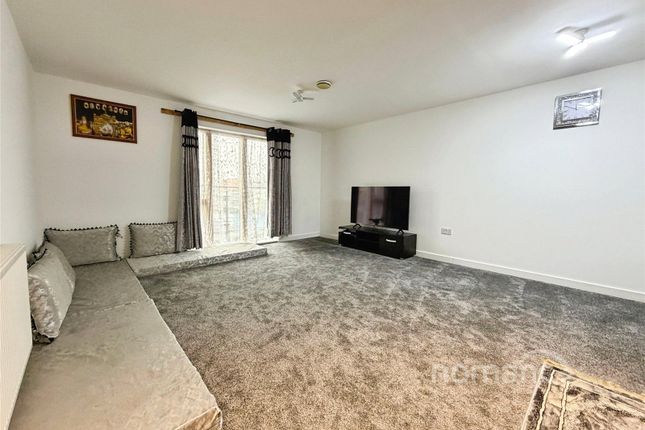 2 bed property, in Trout Road, £300,000