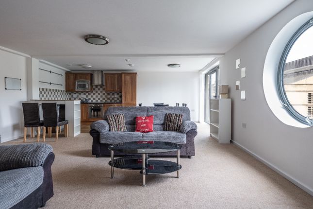 2 bed property, in Hanover Mill, £175,000
