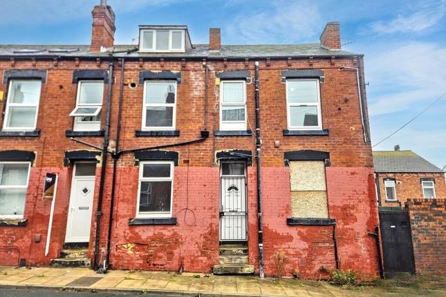 2 bed property, in 2 Upper Woodview Place, £30,000